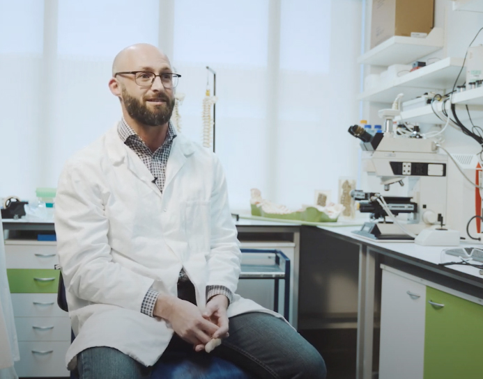 Dr Darren Svirskis